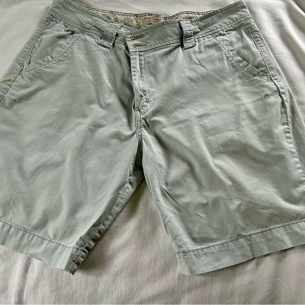 Levi's Women's Light Green Bermudas